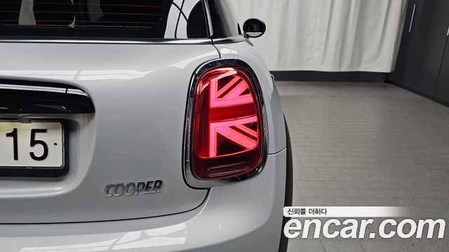 Mini Cooper 2023 — photo 9