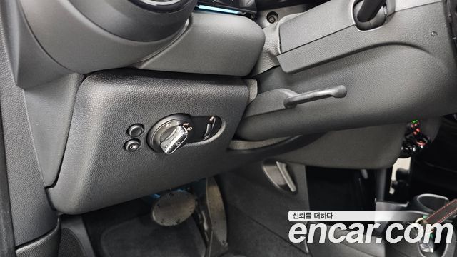Mini Cooper 2023 — photo 28