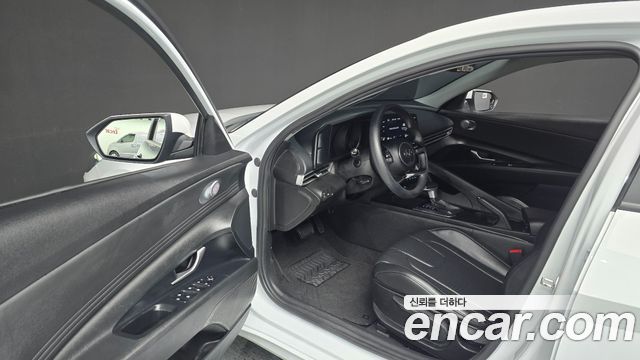 Hyundai AVANTE 2023 — photo 13