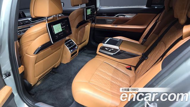 BMW 7-Series 2020 — photo 18