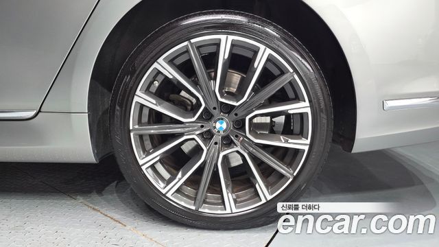BMW 7-Series 2020 — photo 7