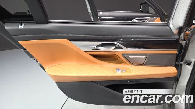 BMW 7-Series 2020 — photo 15