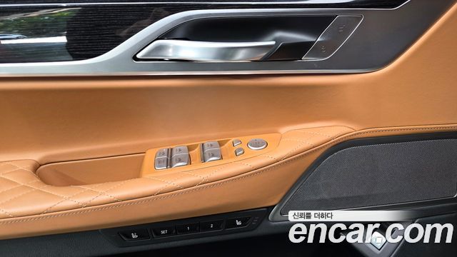 BMW 7-Series 2020 — photo 27