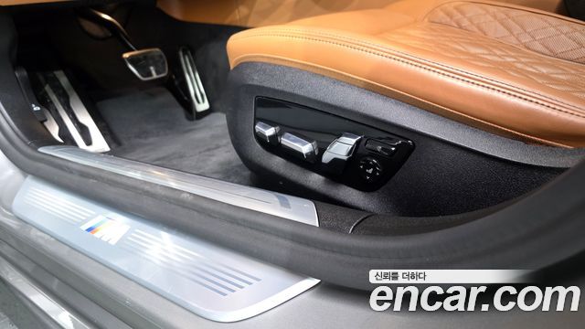 BMW 7-Series 2020 — photo 32