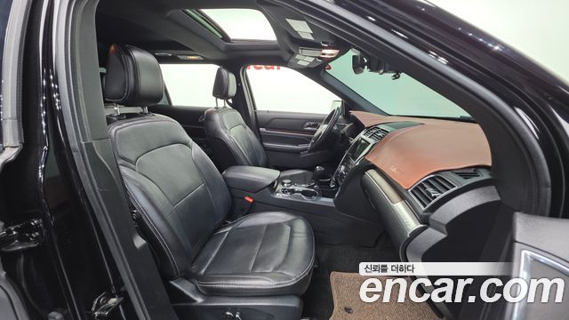 Ford Explorer 2018 — photo 10