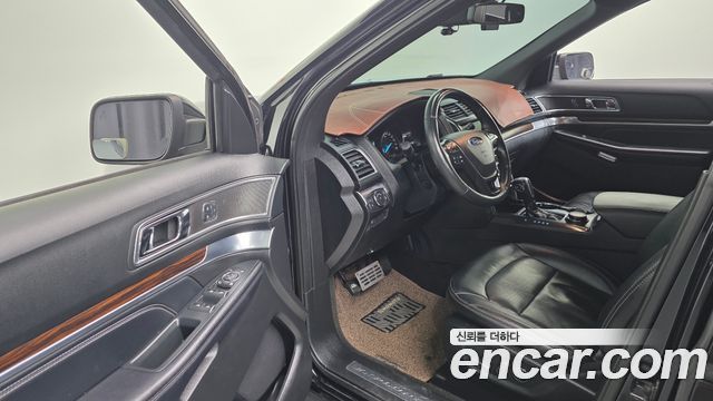 Ford Explorer 2018 — photo 12
