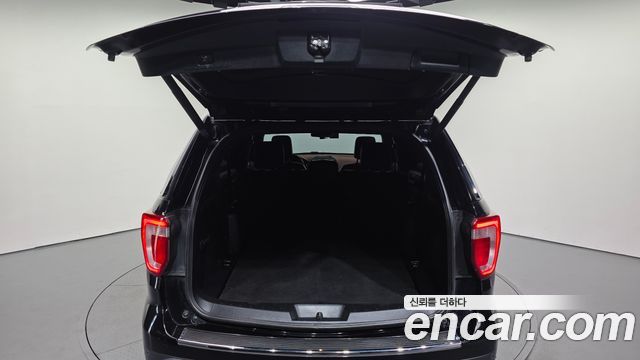Ford Explorer 2018 — photo 20