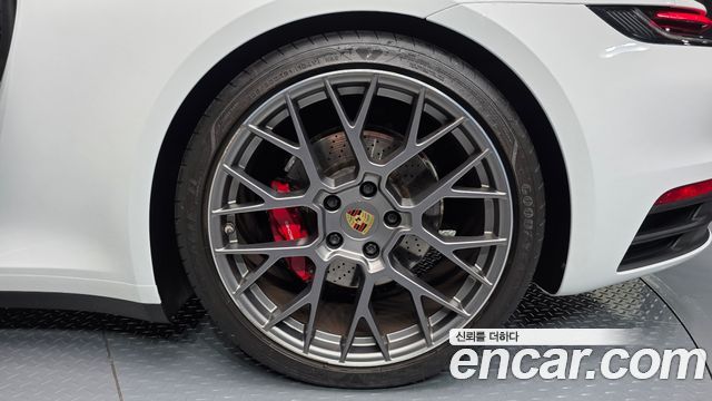 Porsche 911 2020 — photo 7
