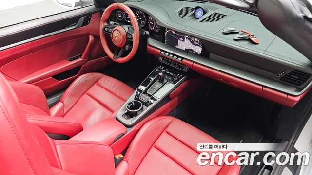 Porsche 911 2020 — photo 31