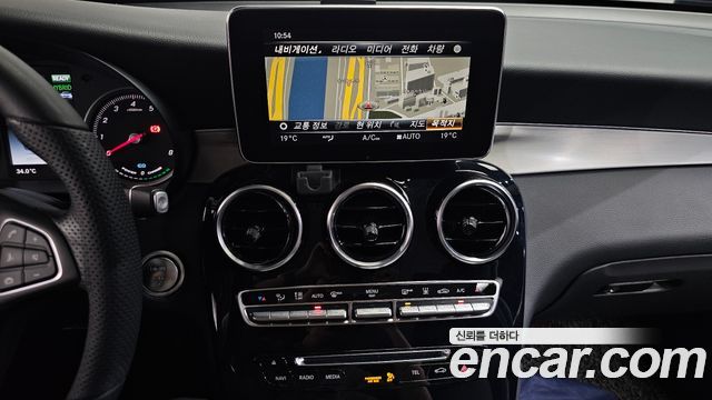 Mercedes-Benz GLC-Class 2019 — photo 20