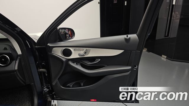 Mercedes-Benz GLC-Class 2019 — photo 14