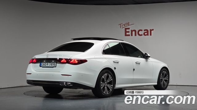 Mercedes-Benz E-Class 2025 — photo 2