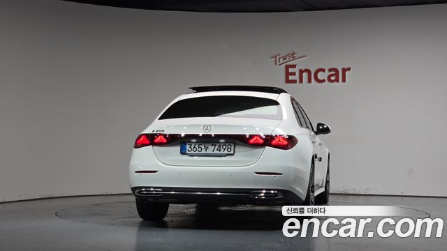 Mercedes-Benz E-Class 2025 — photo 4