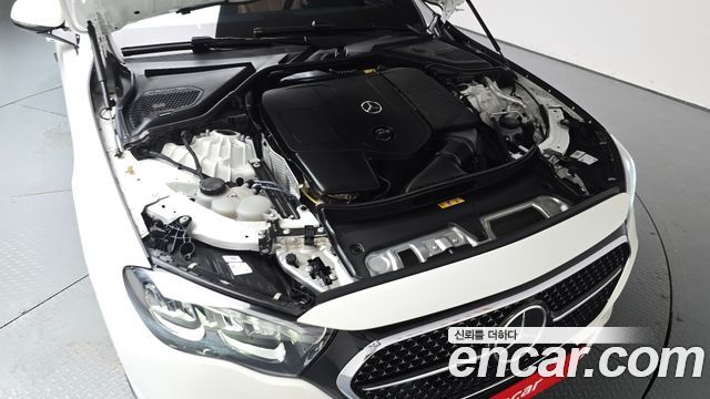 Mercedes-Benz E-Class 2025 — photo 6