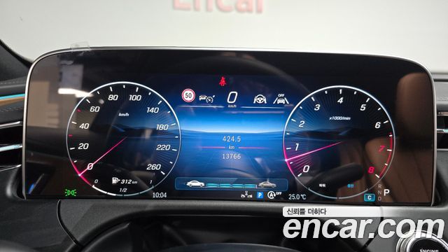 Mercedes-Benz E-Class 2025 — photo 11