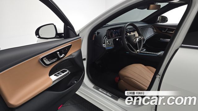 Mercedes-Benz E-Class 2025 — photo 13