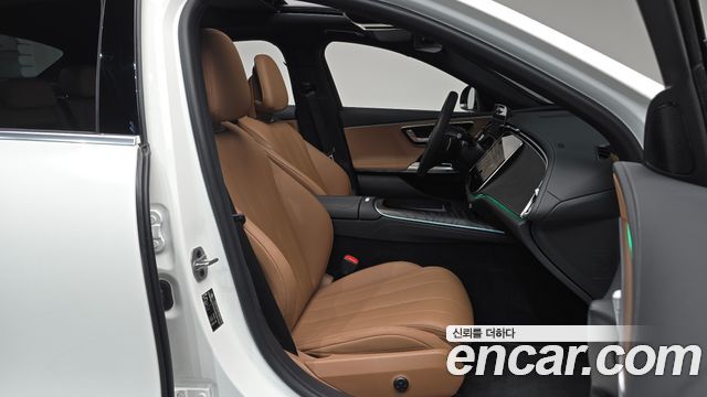 Mercedes-Benz E-Class 2025 — photo 17