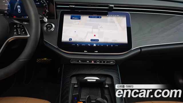 Mercedes-Benz E-Class 2025 — photo 20
