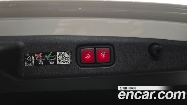 Mercedes-Benz E-Class 2025 — photo 26