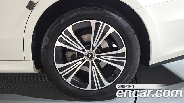 Mercedes-Benz E-Class 2025 — photo 7