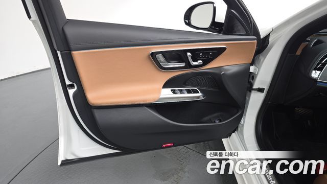 Mercedes-Benz E-Class 2025 — photo 14