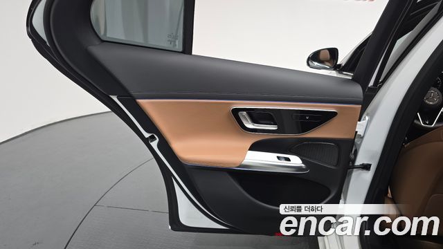 Mercedes-Benz E-Class 2025 — photo 15