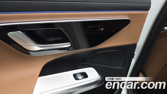 Mercedes-Benz E-Class 2025 — photo 27