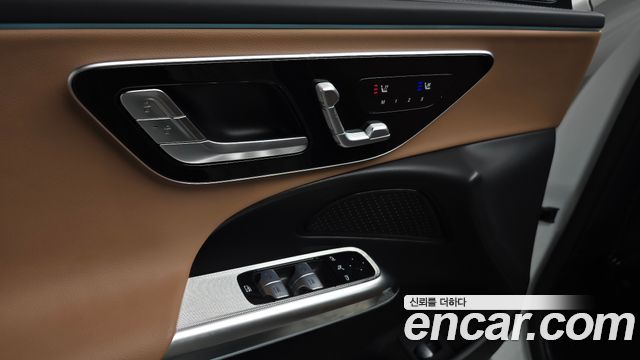 Mercedes-Benz E-Class 2025 — photo 28