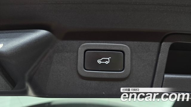 Land Rover Range Rover Velar 2018 — photo 23