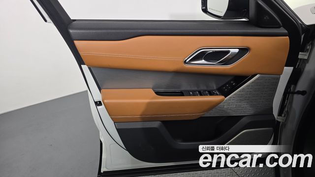 Land Rover Range Rover Velar 2018 — photo 14