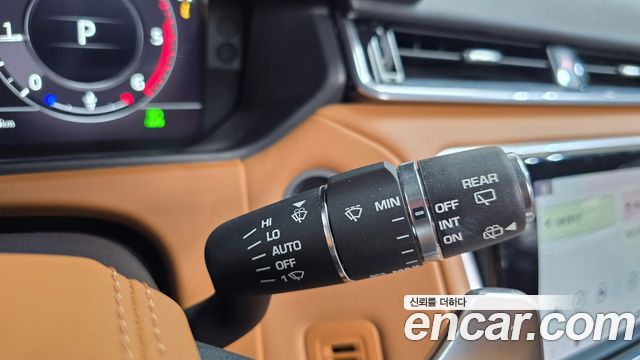 Land Rover Range Rover Velar 2018 — photo 28
