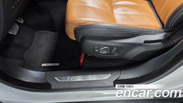Land Rover Range Rover Velar 2018 — photo 32