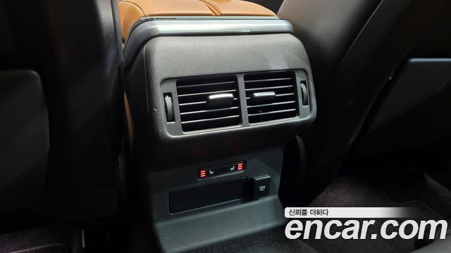 Land Rover Range Rover Velar 2018 — photo 33