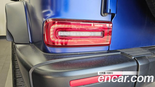 Mercedes-Benz G-Class 2023 — photo 9