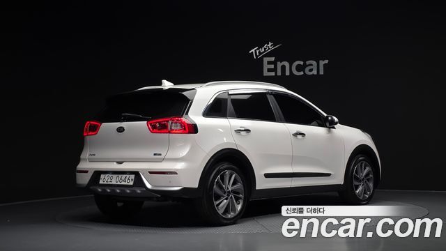 Kia Niro 2017 — photo 2