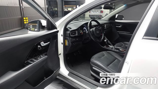 Kia Niro 2017 — photo 10