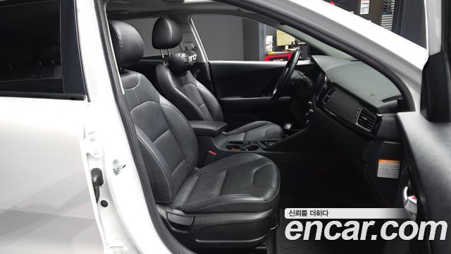 Kia Niro 2017 — photo 11