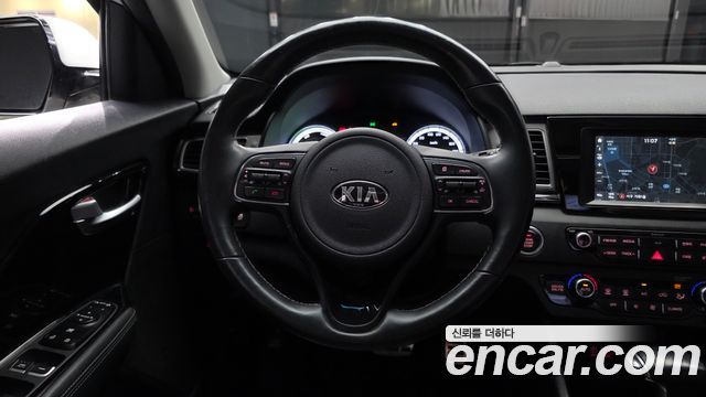 Kia Niro 2017 — photo 13