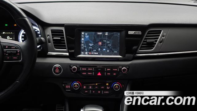 Kia Niro 2017 — photo 14
