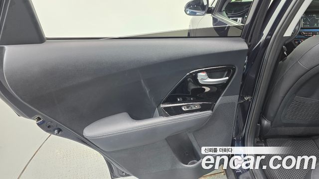 Kia Niro 2017 — photo 15