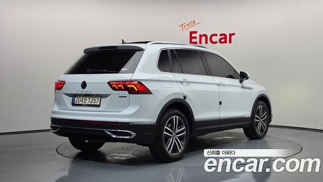 Volkswagen Tiguan 2023 — photo 2
