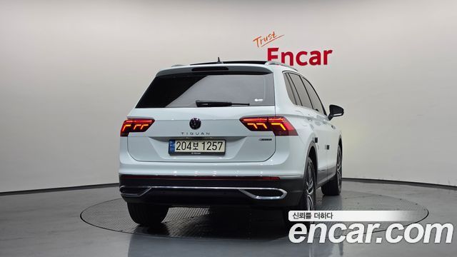 Volkswagen Tiguan 2023 — photo 4