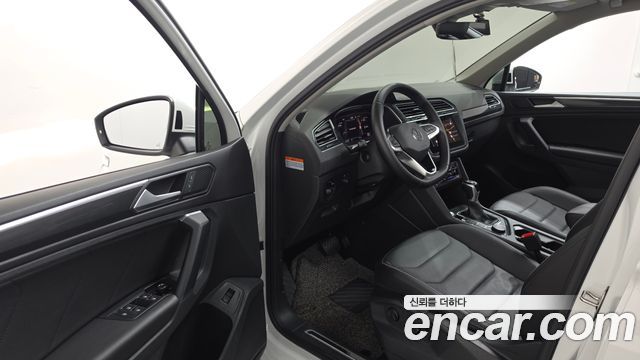 Volkswagen Tiguan 2023 — photo 13