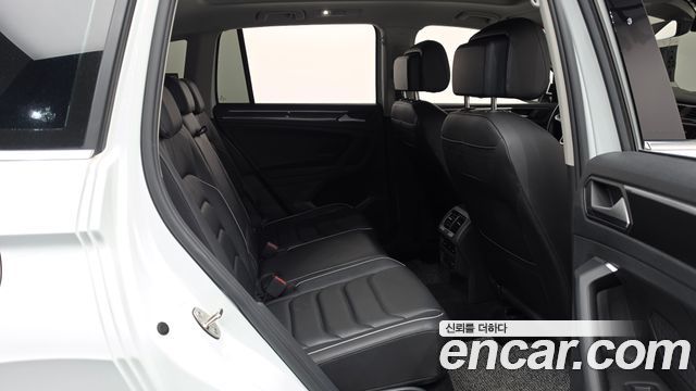 Volkswagen Tiguan 2023 — photo 17