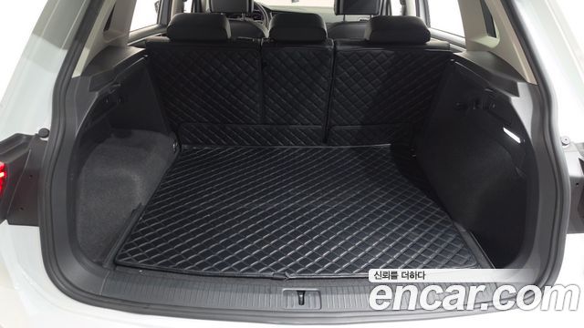 Volkswagen Tiguan 2023 — photo 26