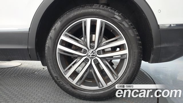 Volkswagen Tiguan 2023 — photo 7