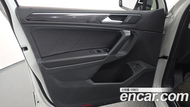 Volkswagen Tiguan 2023 — photo 14