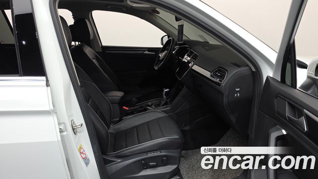 Volkswagen Tiguan 2023 — photo 16