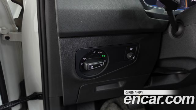 Volkswagen Tiguan 2023 — photo 28