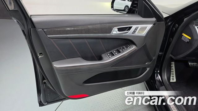 Genesis G80 2017 — photo 14